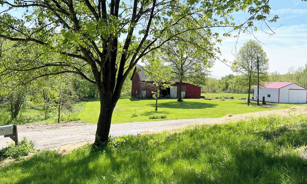 Winigan House | Rescued Wood Retreat—Peaceful Country Retreat 7 beds-3.5 baths.