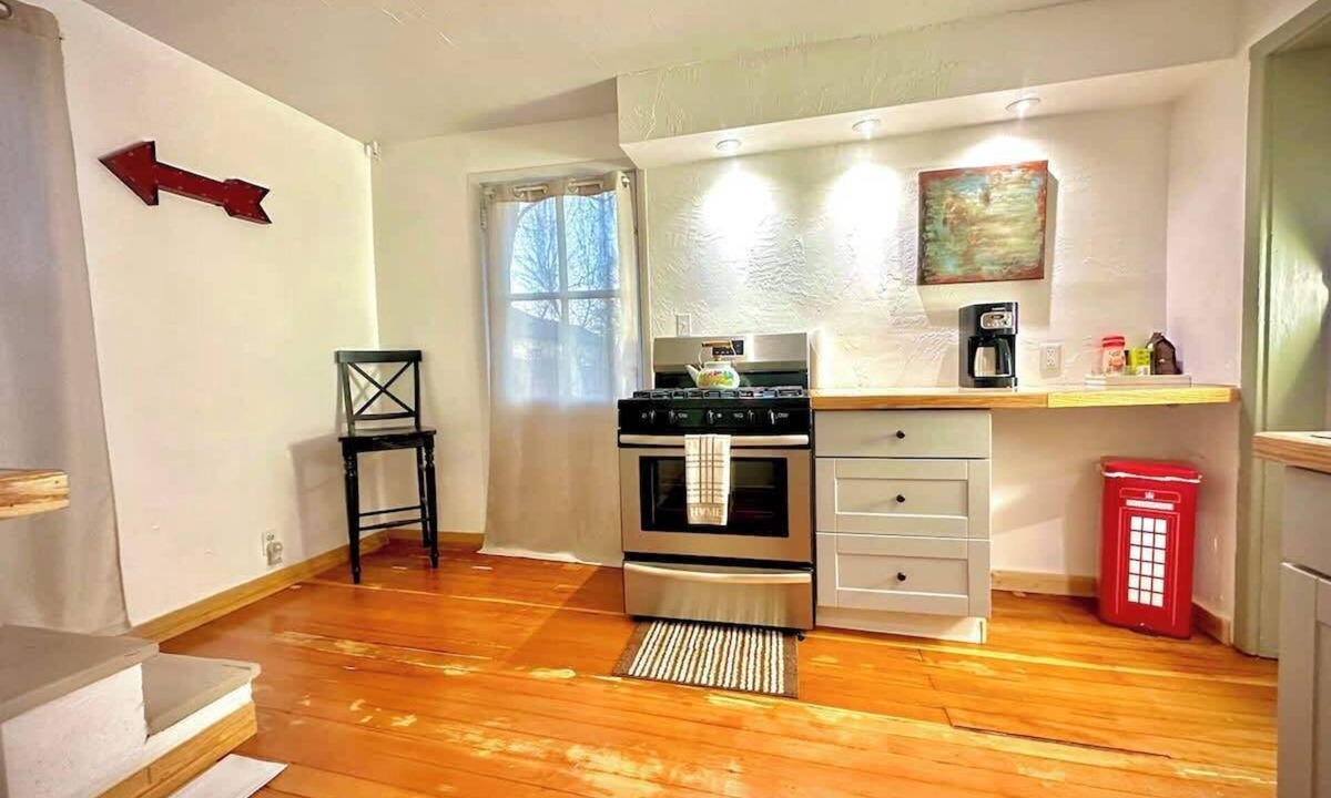 Raton Cottage | Restored 1890s Carriage House | Walk To Downtown