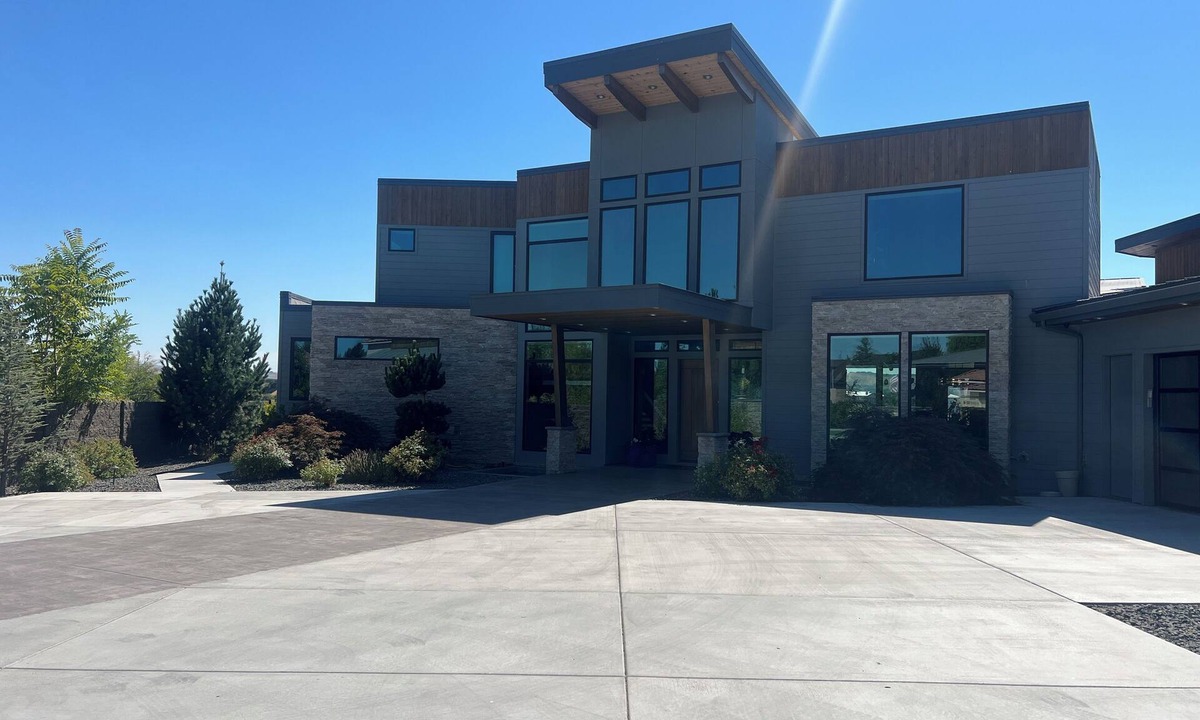 Pasco House | River Front Property with Boat Dock, basketball court BBQ and View