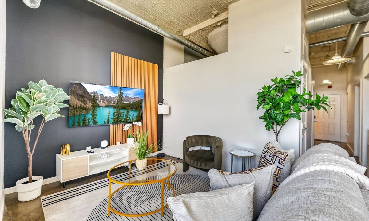 River Market Apartment | River Market Loft Retreat 2BR Stay w/Parking