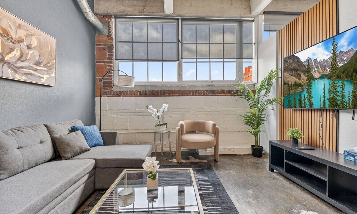 River Market Apartment | River Market Loft Stay - 2BR Stay Near Downtown KC