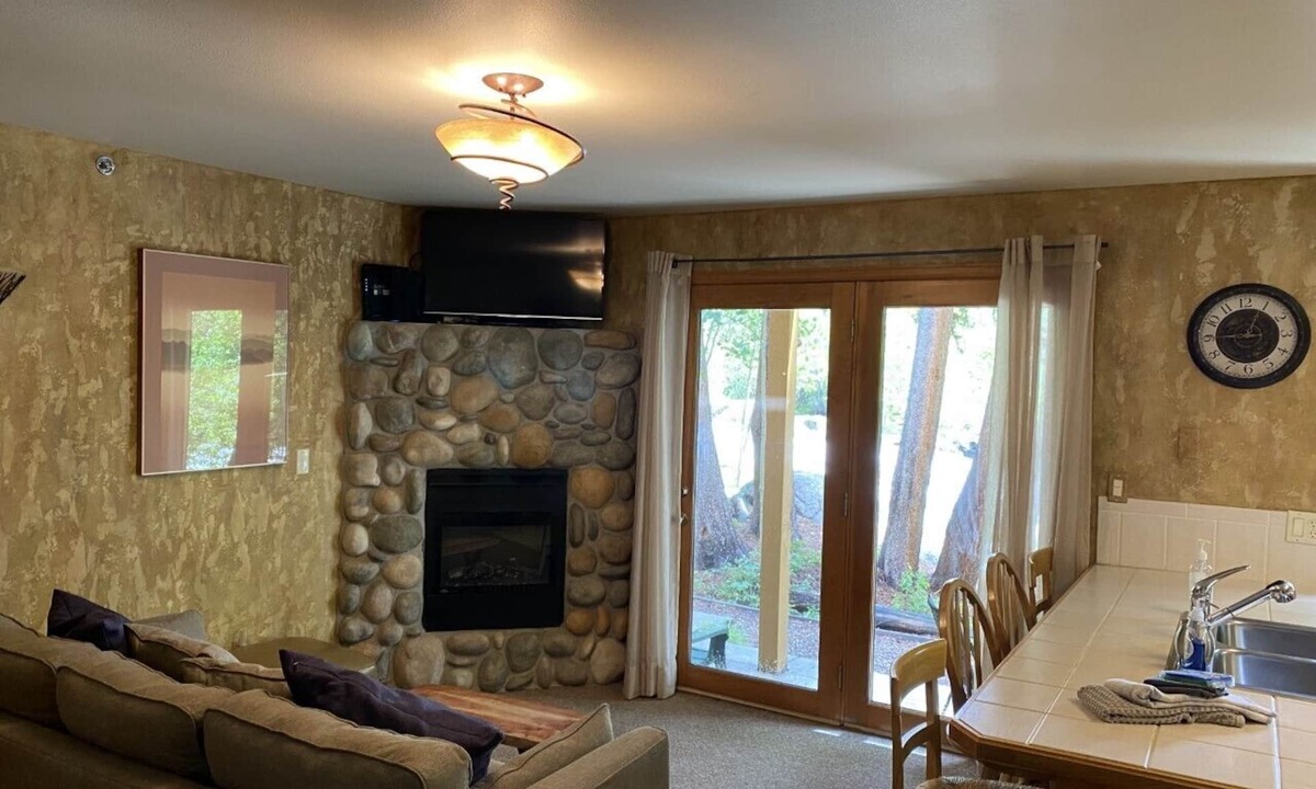 Grand Lake Condo | Riverfront condo #3 w/patio, 1block 2 town,King bed,Wifi,20 min ski Granby Ranch