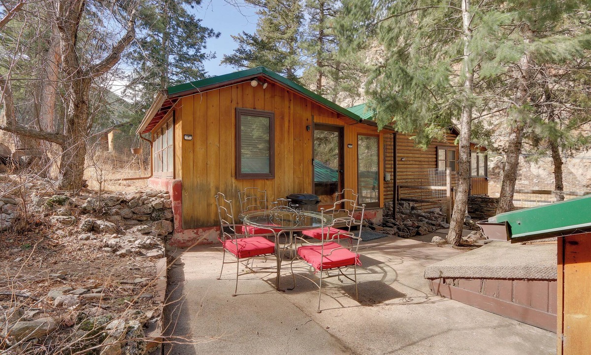 Drake Cabin | Riverfront Drake Home - 10 Mi to Estes Park!