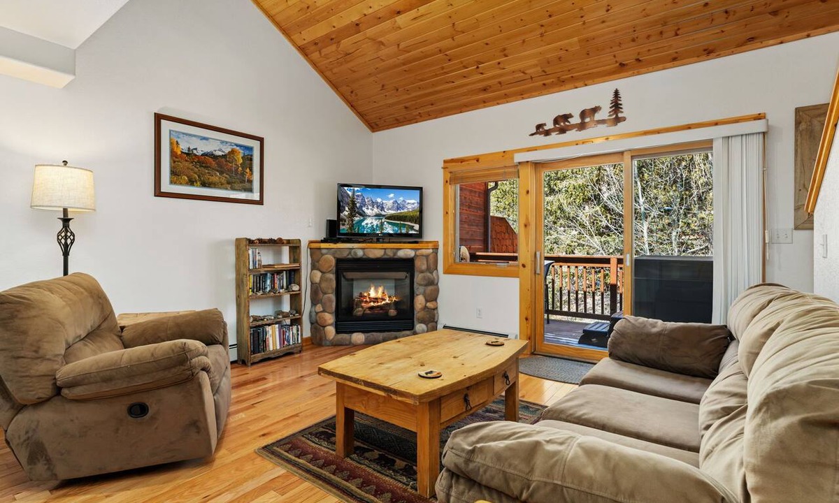 Fall River Estates Condo | Riverfront Hideaway Private Hot Tub Close to RMNP