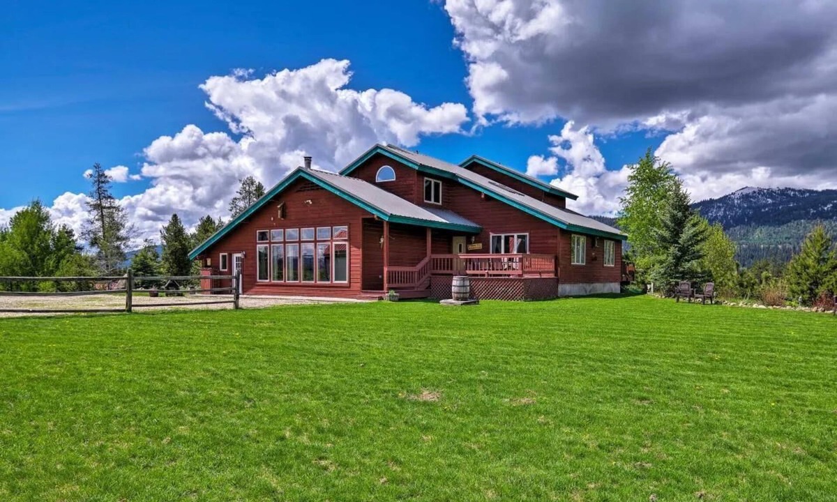 Tamarack Resort Apartment | Riverfront Lodge | Sleeps 22+ | Hot Tub & Fire Pit | Private Beach | Ride-Out Snowmobile & ATV Access | Sports Bar & Game Room | Gourmet Kitchen | Between Tamarack & Brundage Ski Resorts