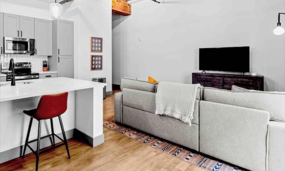 Downtown St. Louis Apartment | Riverfront Loft-Steps from Arch, Stadium & Convention Center