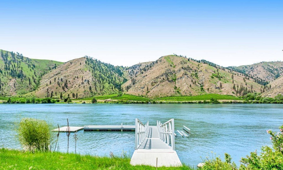 Orondo House | Riverside 4-bed home with stellar views & gameroom
