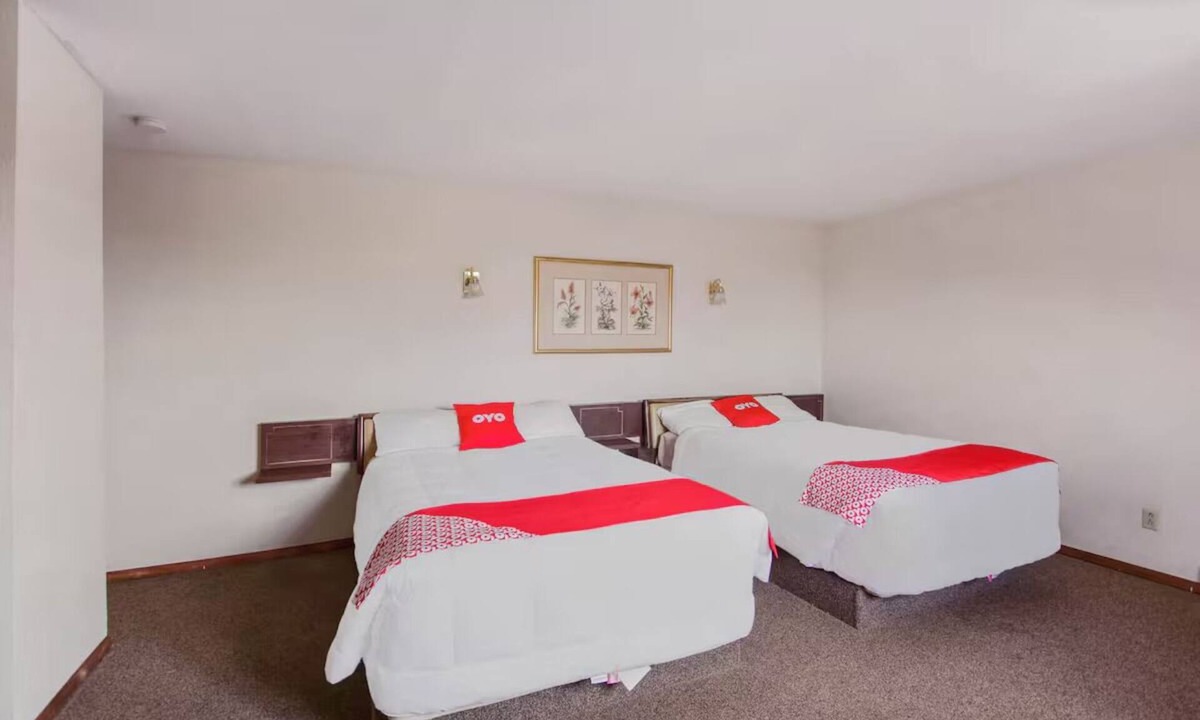 Cheyenne Wells Hotel | Road Trip Ready: Charming 3 Rooms for Rest and Relaxation