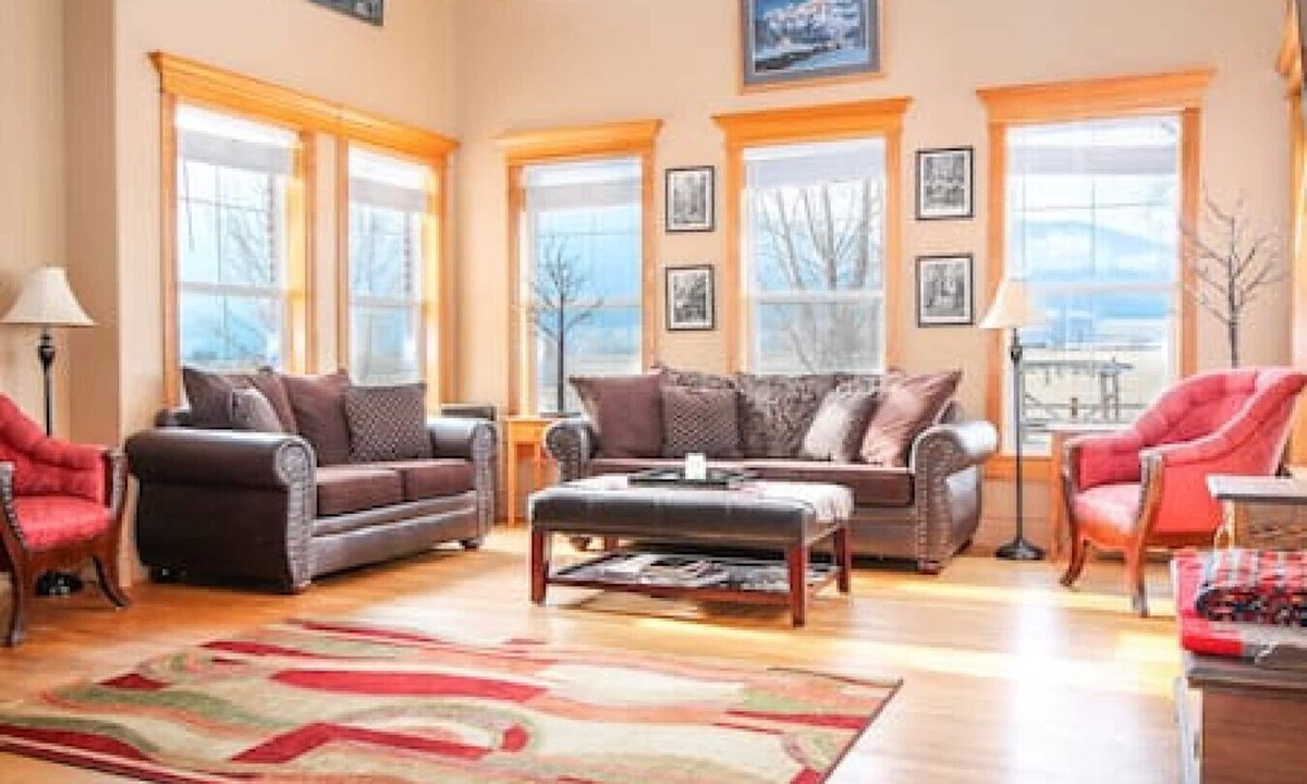 Haines House | Rock Creek Schoolhouse. Historic Charm! Gorgeous Views! Sleeps 15