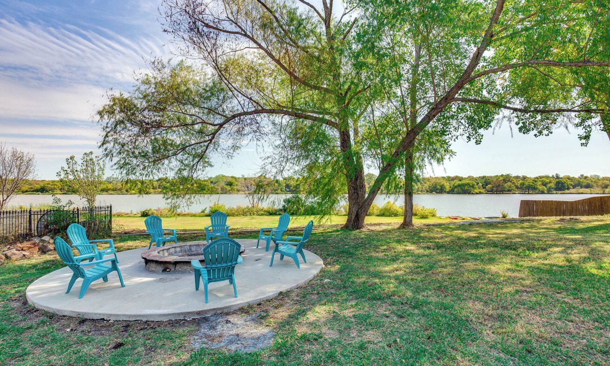 Elmo House | Rockwall Lake Home w/Large Yard & Playground!