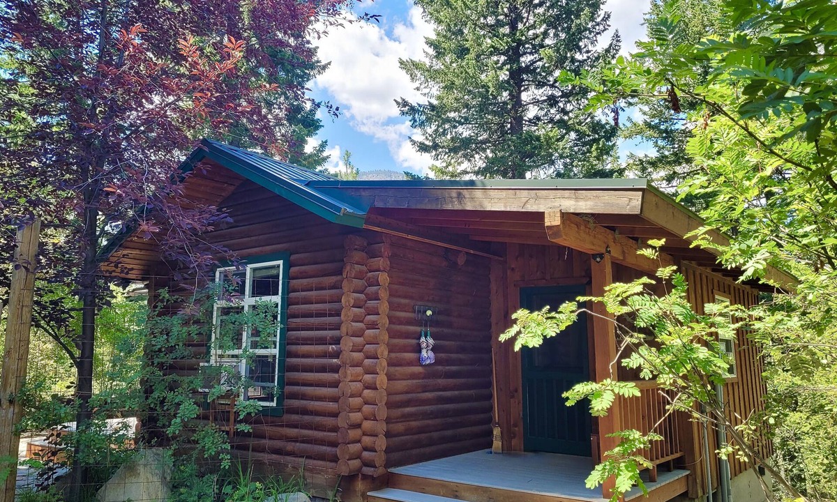 Winthrop Cabin | Rocky Top - Dog-Friendly Cute and Cozy Log Cabin!