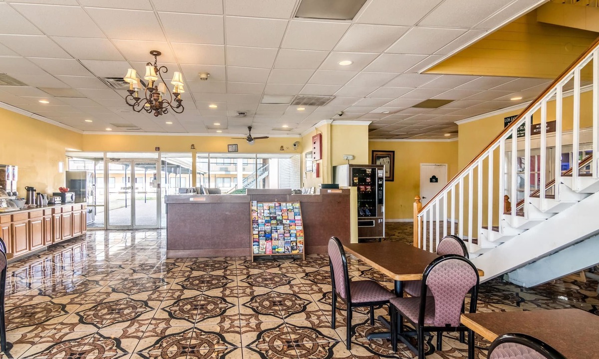 South Arlington Hotel | Rodeway Inn Arlington Entertainment District Area