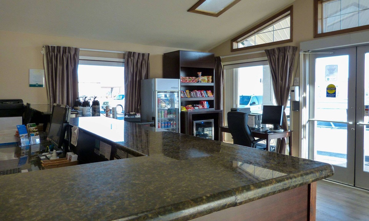 Ontario Hotel | Rodeway Inn & Suites Ontario