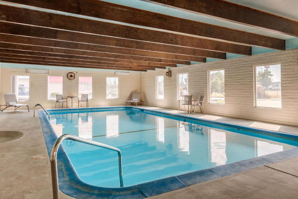 Ontario Hotel | Rodeway Inn & Suites Ontario