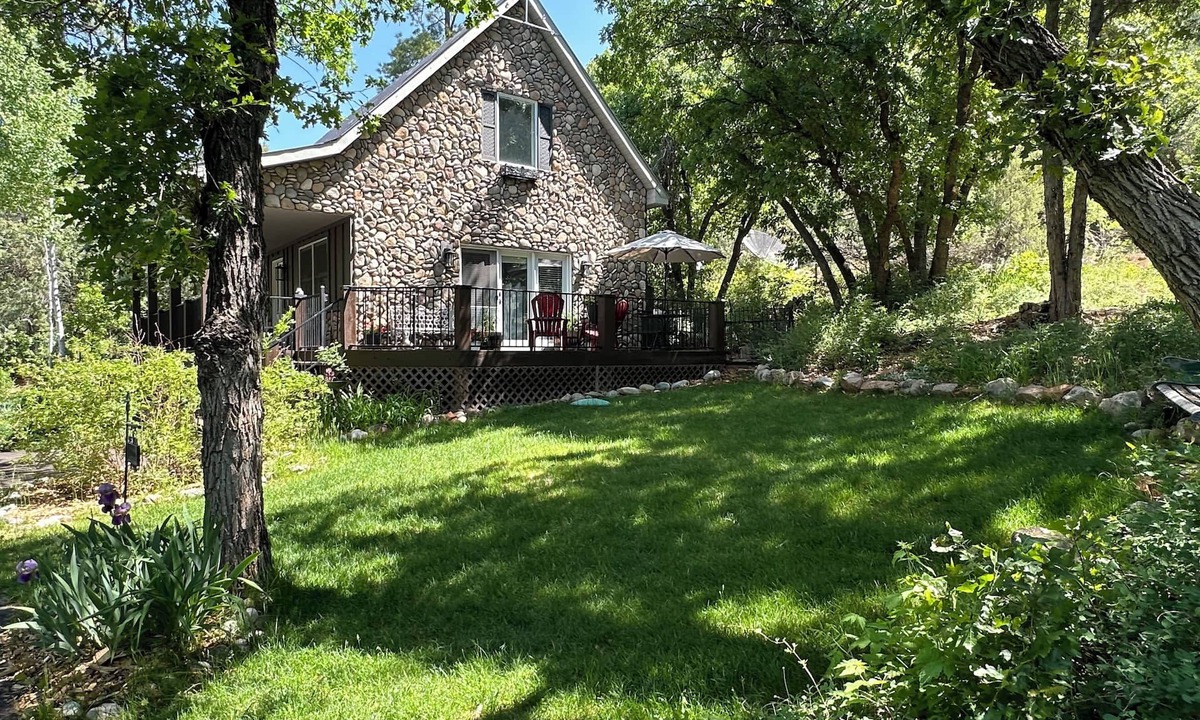 Durango House | Romantic Cottage on Private Acreage 5 min. to Downtown- Incredible Views