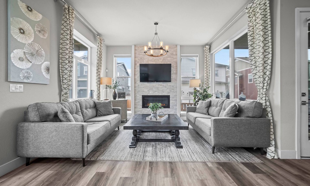 Aurora House | Rooftop Sunset Escape | BBQ & Billiards | Sleeps 8