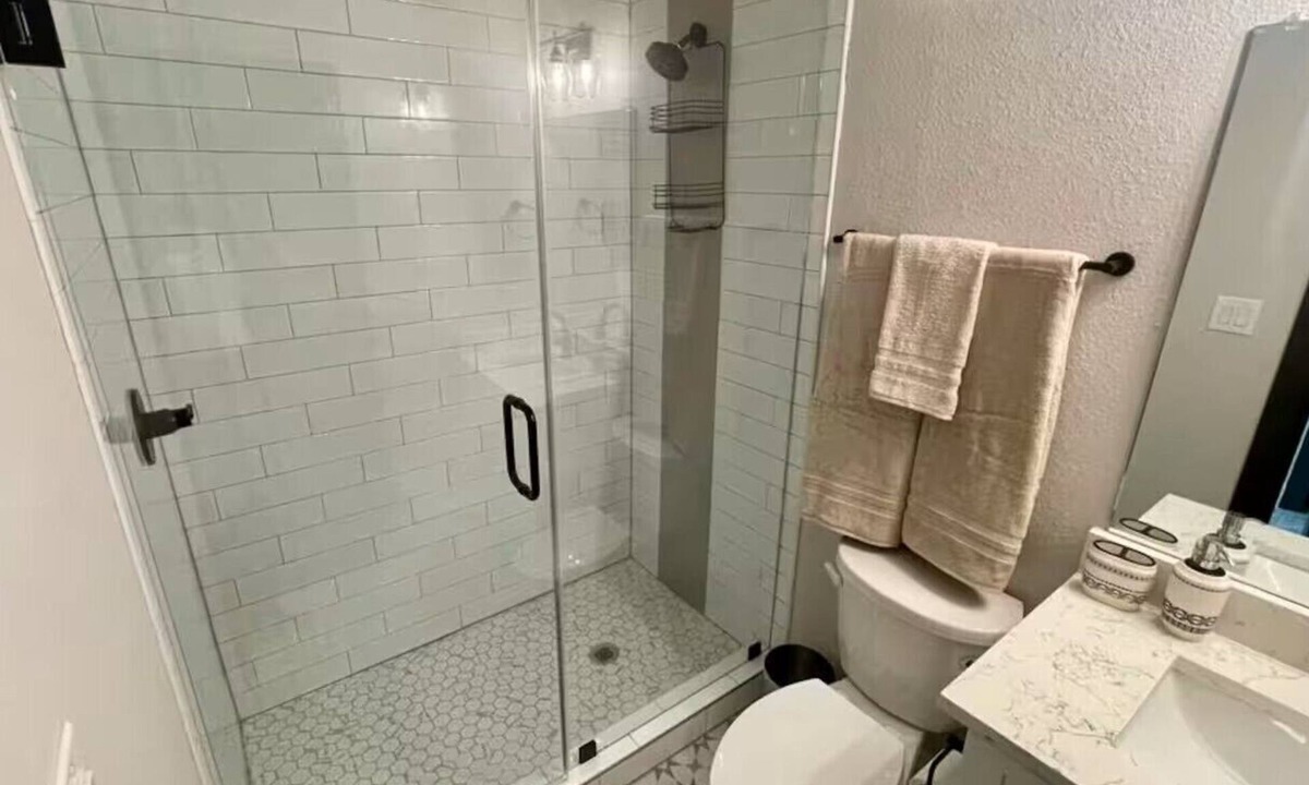 Princeton House | Rose -1, Luxury Large room, Sleeps 5, Wifi