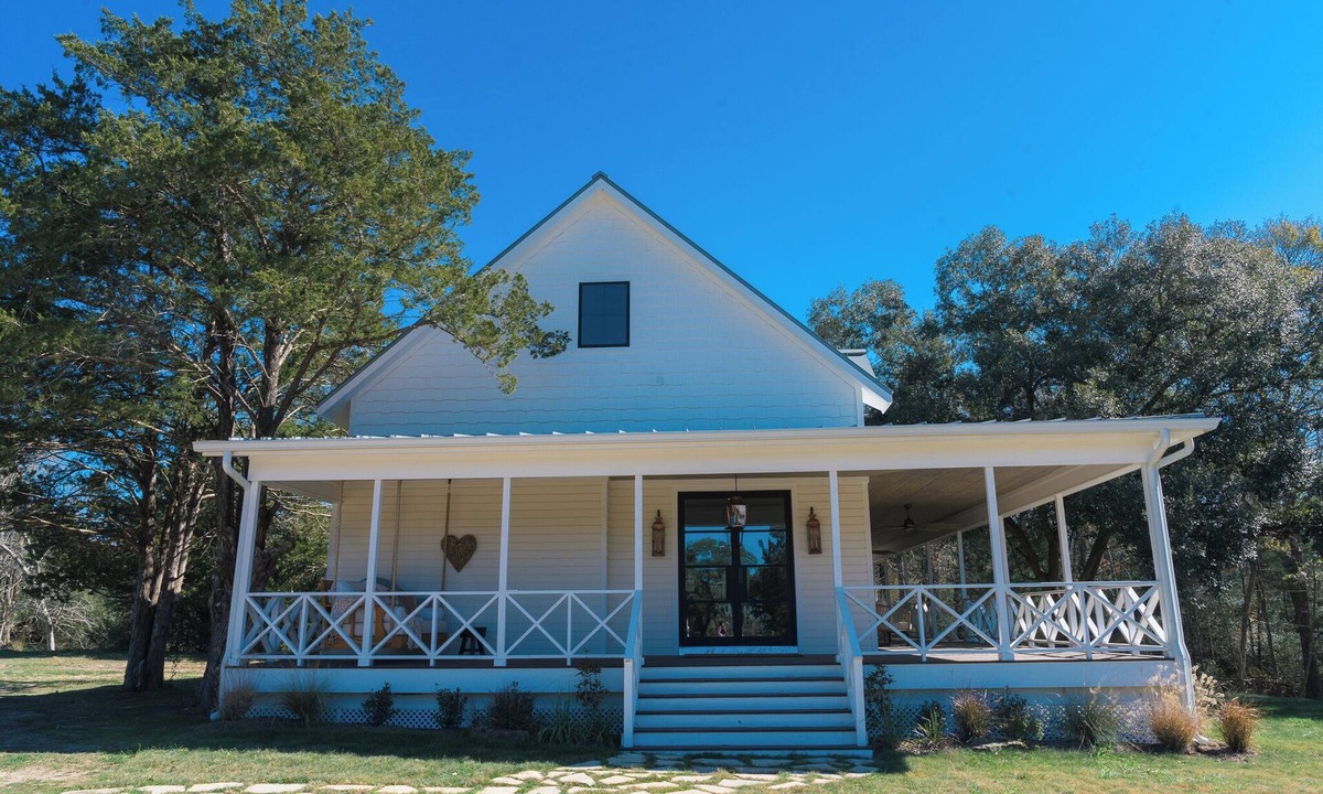 Round Top House | Roundtop Fall Show: Oct 15–Nov 1, 2026 Best Location 5 miles to Downtown RT!