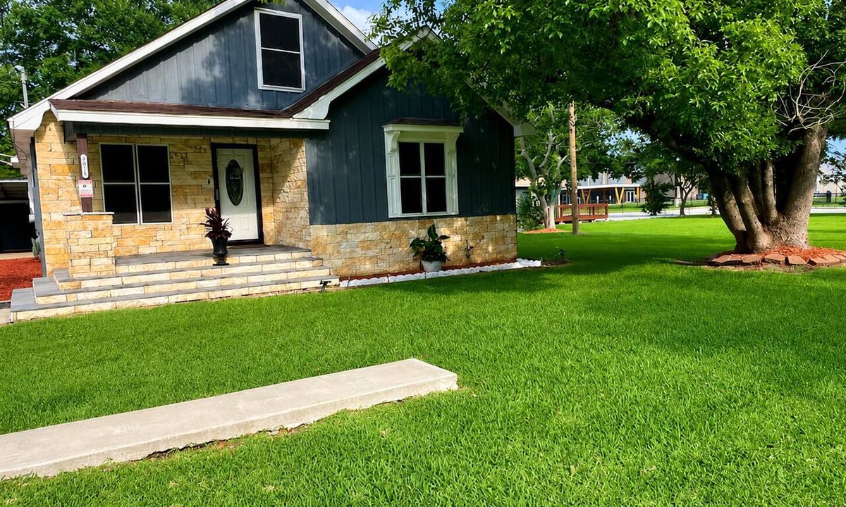 Port Arthur House | Ruby on Jade Modern Ranch W/Amazing Patio