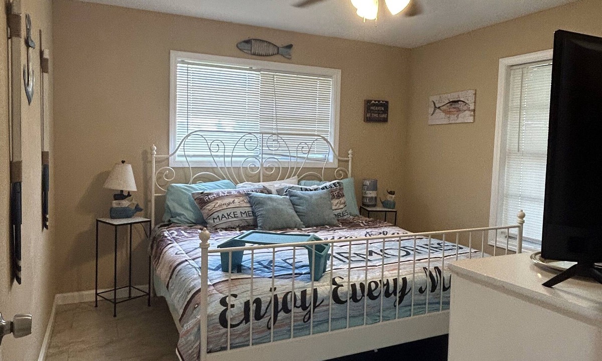 Burton House | Rustic Anchor Retreat, a fishermans paradise. Located near Lake Somerville.