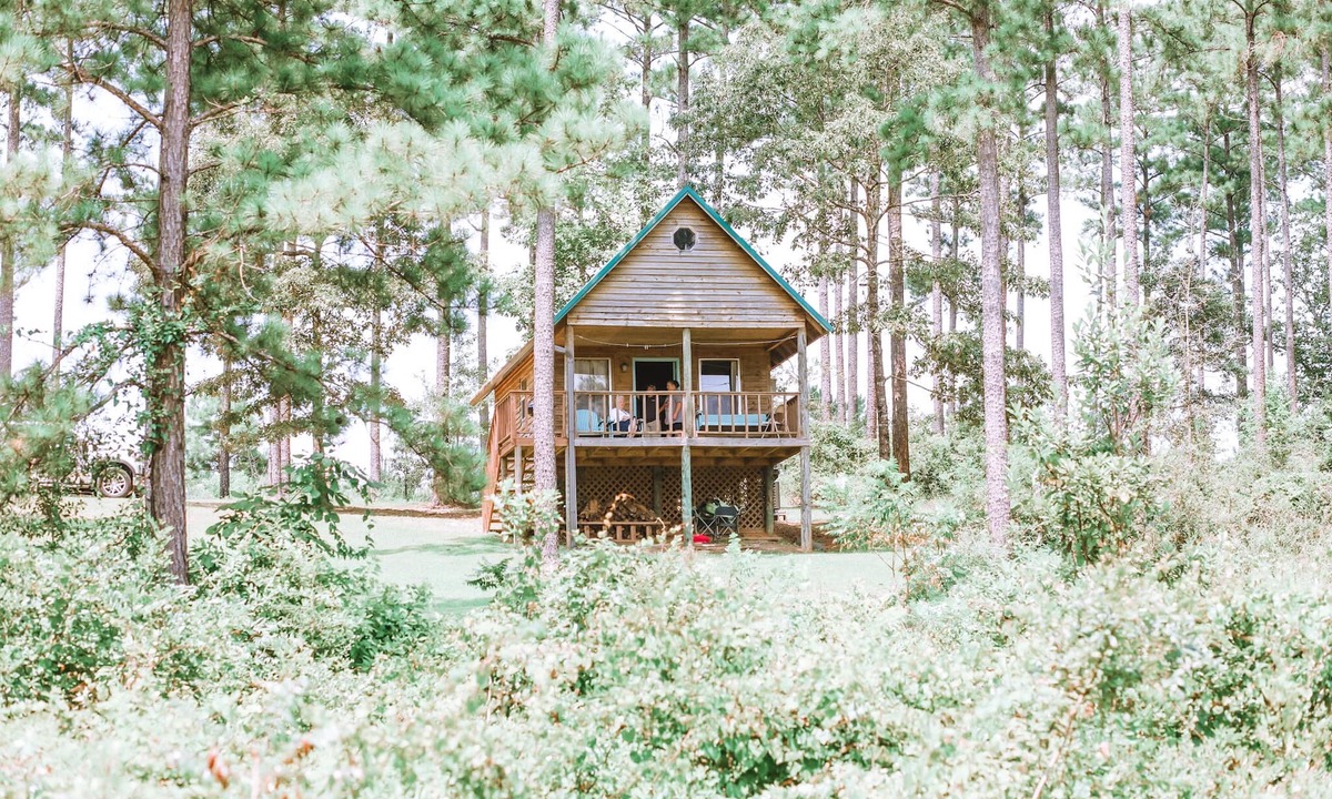 Lucedale Cabin | Rustic Cabin Overlooking Private 48 acre Bass Fishing Lake