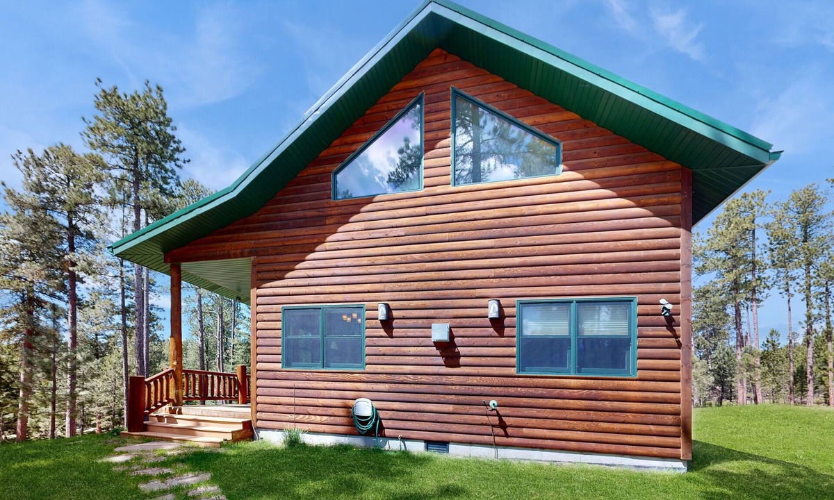 Nemo Cabin | Rustic cabin w/expansive outdoor space, gas firepit, W/D & free WiFi