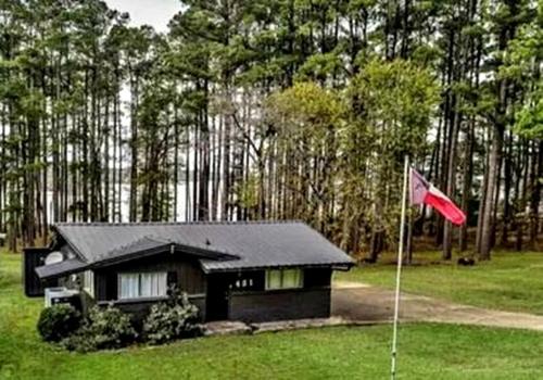 Jefferson House | Rustic Lake Cottage with Fire Pit and Hot-Tub Great for Outdoor Lovers in Texas