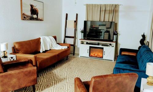 Saginaw House | Rustic Point near the Historic Stockyards
