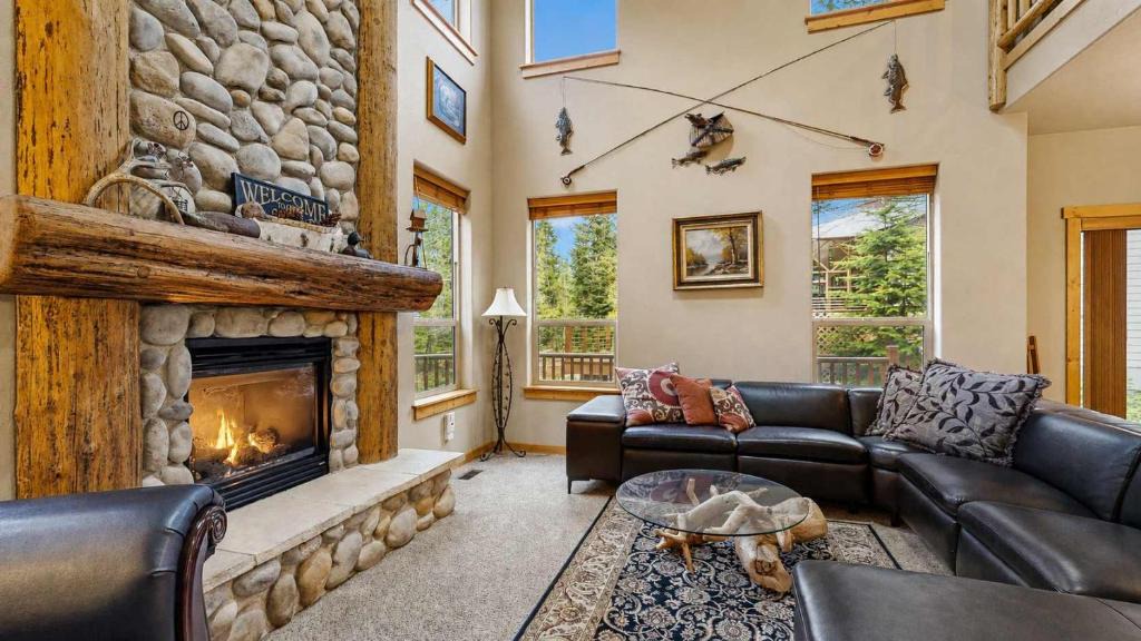 McCall House | Rustic Retreat Near Lake & Golf Course