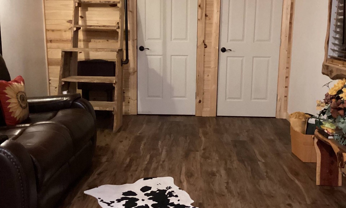 Tulsa Cabin | Rustic tiny cabin with hot tub: wooded seclusion minutes from downtown Tulsa