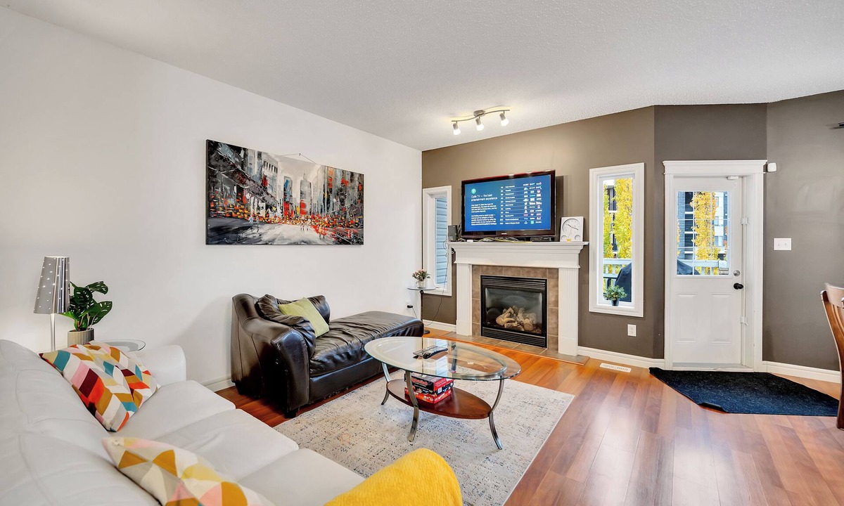 Southwest Edmonton Apartment | Ruth - 4 Bdrms, Central AC, Bbq & Fenced Yard