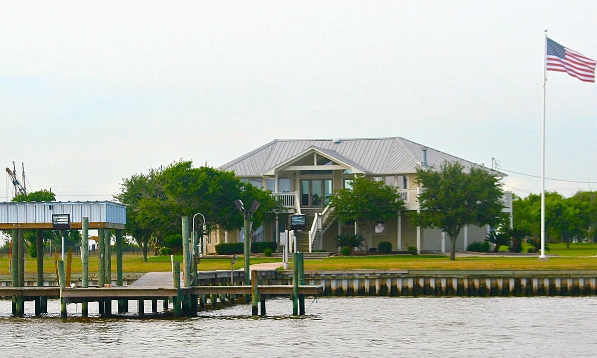 Lakeview  Jefferson County Cabin | Sabine Lake Lodge; Waterfront on Sabine Lake
