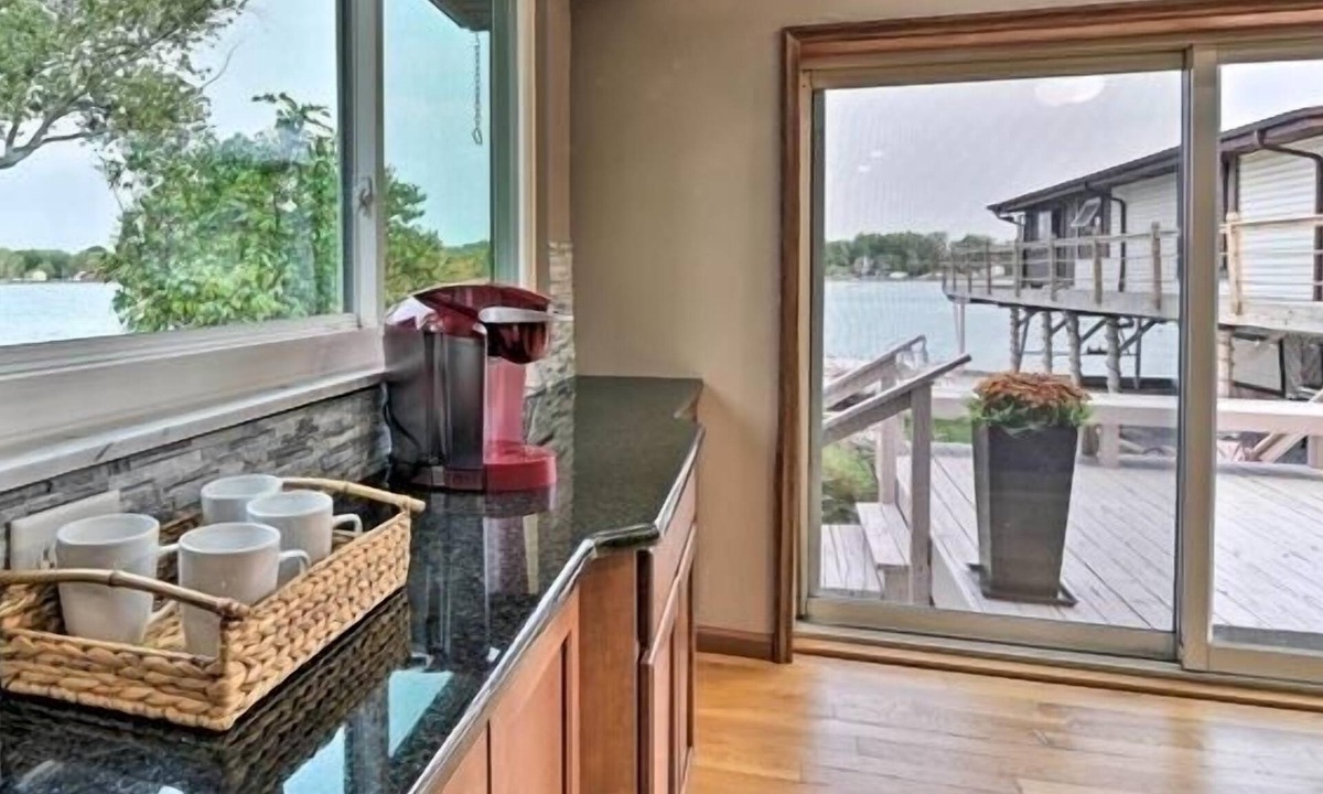 Algonac House | Saint Clair River front Retreat With 6 Beds - 4 Car Max Parking