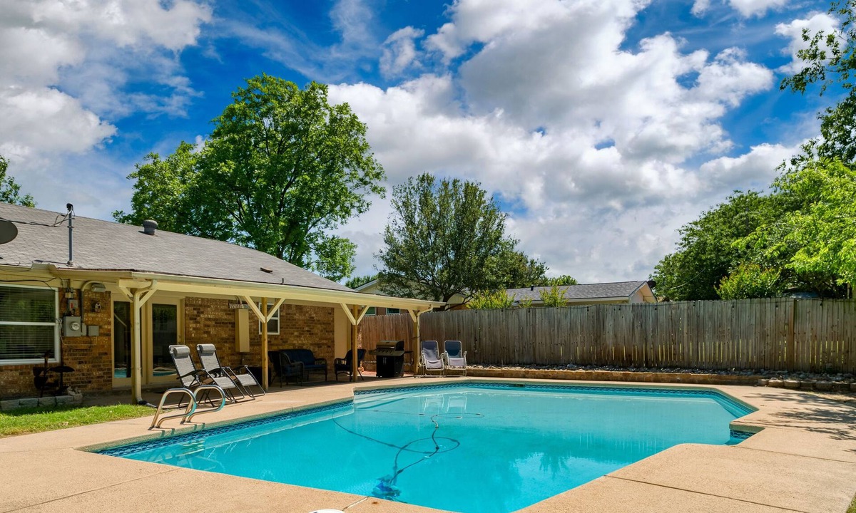 North Richland Hills House | Saltwater pool, theater room, game room, 3 bed 2 bath. Quite safe neighborhood.
