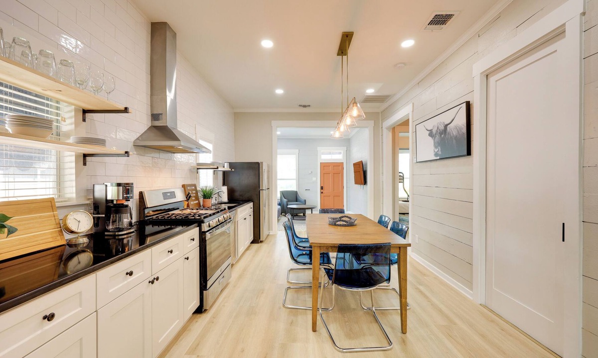 Southtown Cottage | San Antonio Home 2 Mi to Dtwn, Swim Spa!
