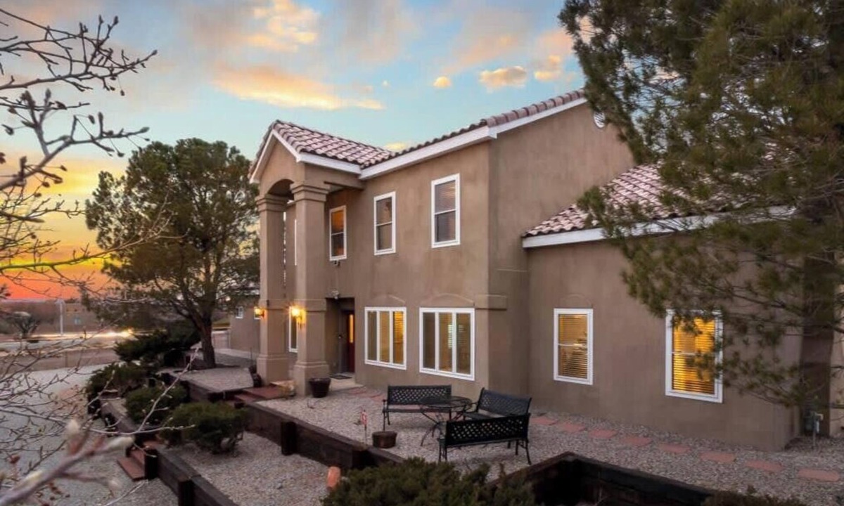 Nor Este House | Sandia Sunsets with Hot Tub - An Irvie Home