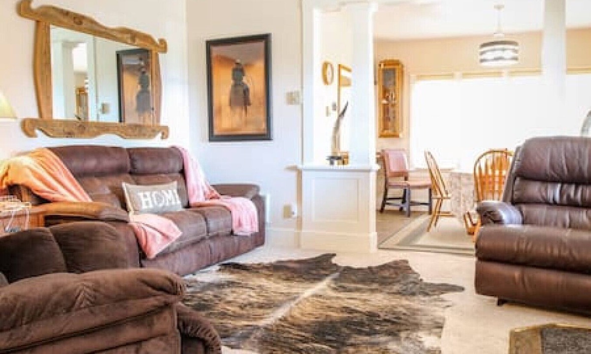 Richland House | Sass House, Cozy 2 Bdrm Home! Fire Pit, Pets Stay Free!