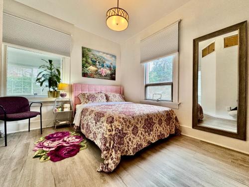 Rainier Valley House | Seattle 2nd Floor House with 2 Queen Bedrooms and Extra Sofa Bed Located 10 minutes from SeaTac Airport and 20 minutes from Downtown