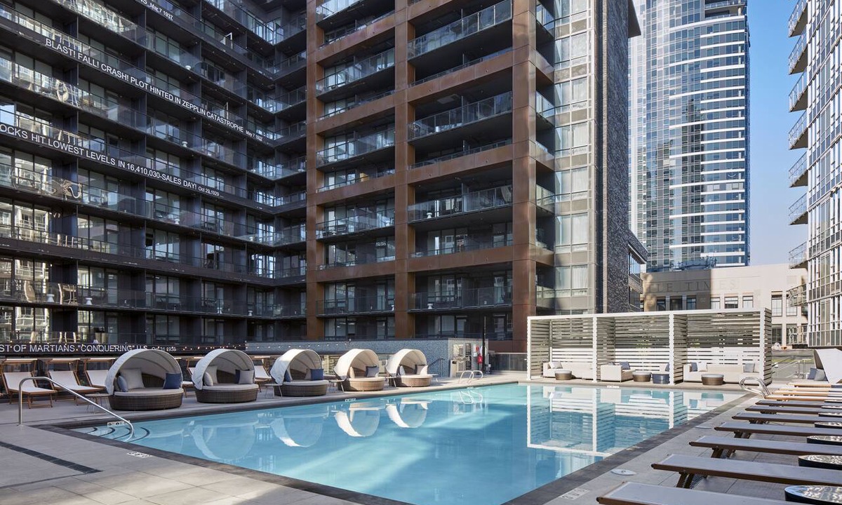 Belltown Hotel | Seattle Luxury Suite: 2BR w/Full Kitchen, Balcony & Resort-Style Amenities!
