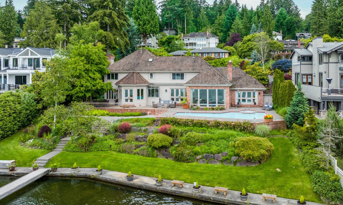 Mercer Island House | Seattle Waterfront Mansion on Lake WA