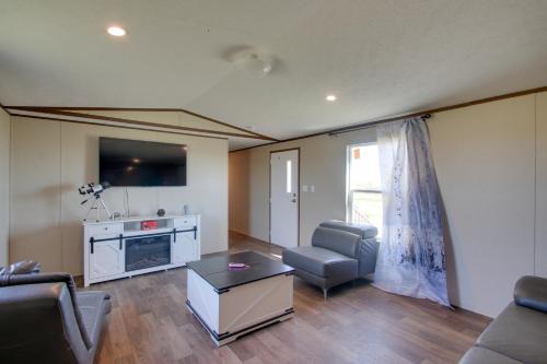 Canadian County House | Secluded El Reno Retreat w/Private Fishing Lake!