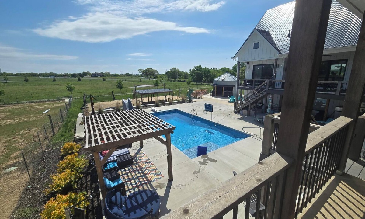 Bonner Springs House | Secluded gated oasis w/luxury, animals and amenities close to local attractions