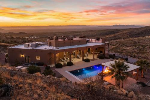 Mesilla Park House | Secluded Retreat Pool Spa Sauna Rooftop Deck