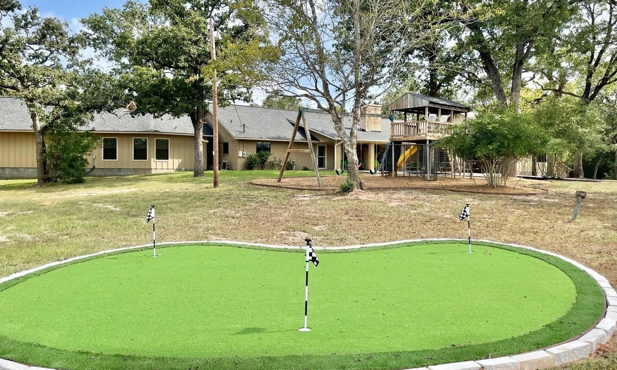 Bryan House | Secluded Whoop Acre Ranch SLEEPS 25-LOADED with entertainment