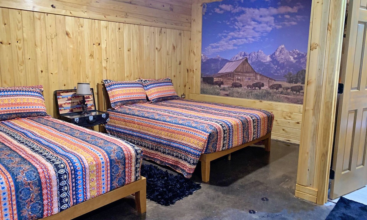 Cache Cabin | Seek & Snore Cabin near Wichita Mountains Cache ~ I Spy Wildlife Fun ~ sleeps 4