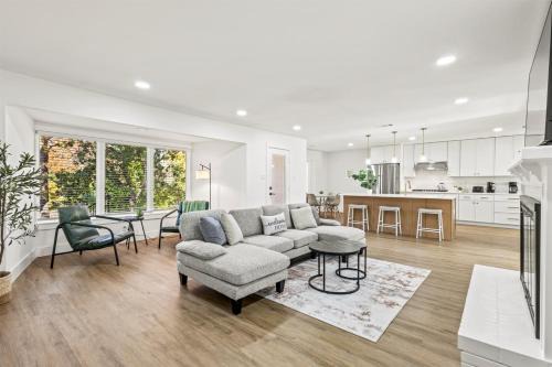 Farmers Branch House | Serene 4BR w Open Layout Close to Galleria & DFW