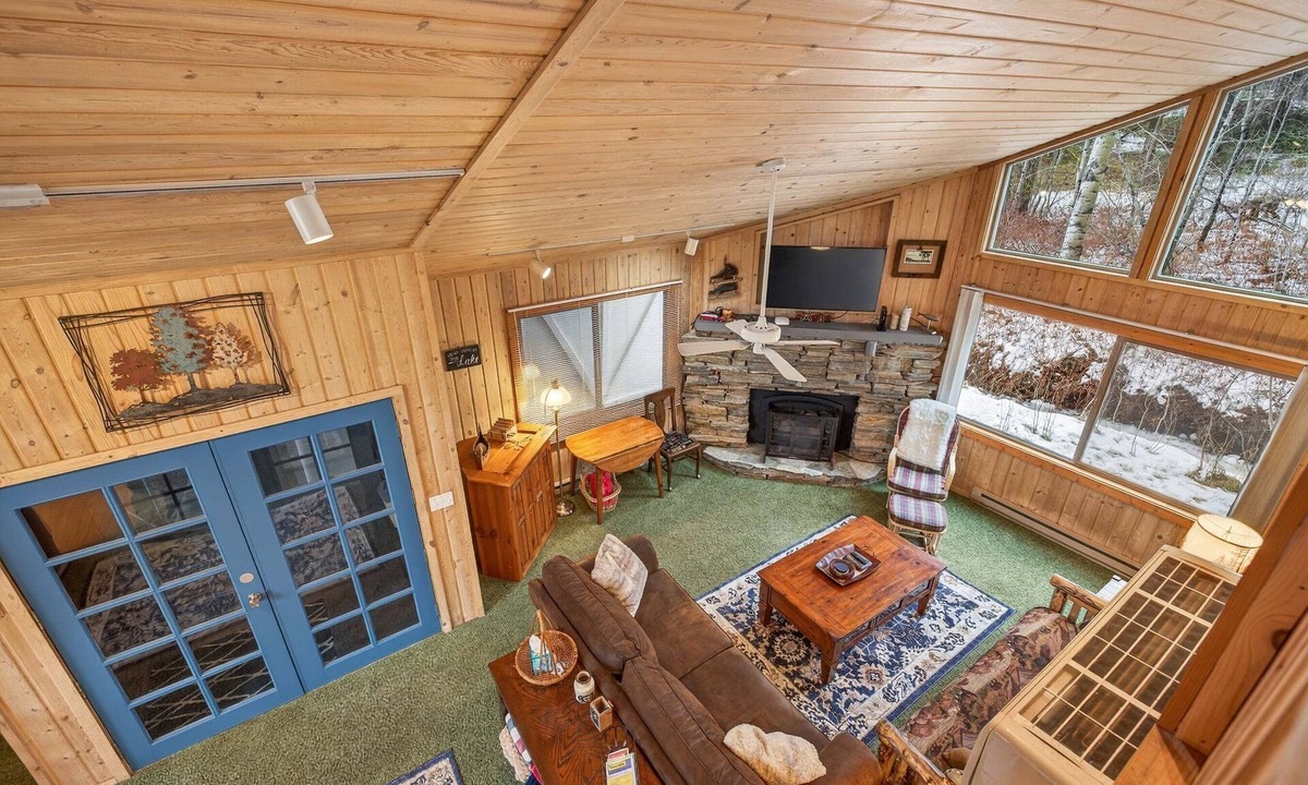 McCall House | Serene Mountain Retreat with Private Beach Access