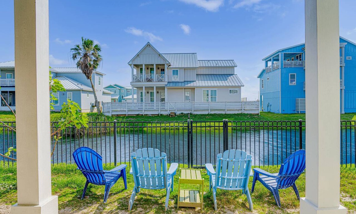 Port Aransas House | Shared Communal Pool | Hot Tub | Grill | Game Room