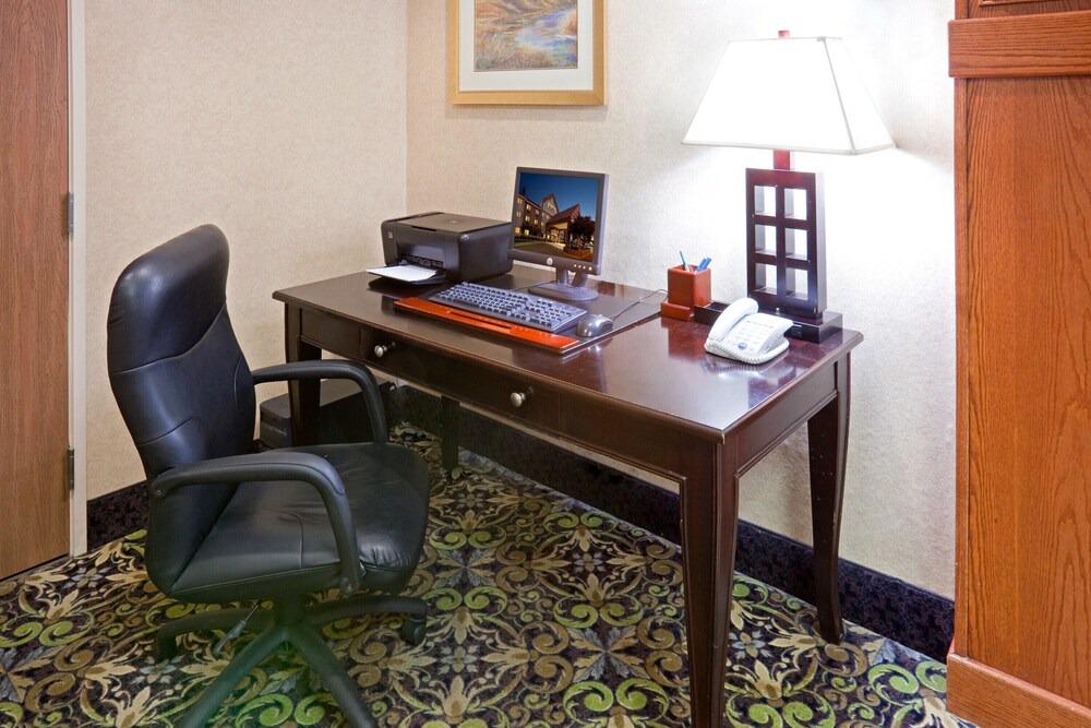 Tech Terrace Condo | Shared Pool & Hot Tub. Free Breakfast. Near Texas Tech University & University Medical Center.