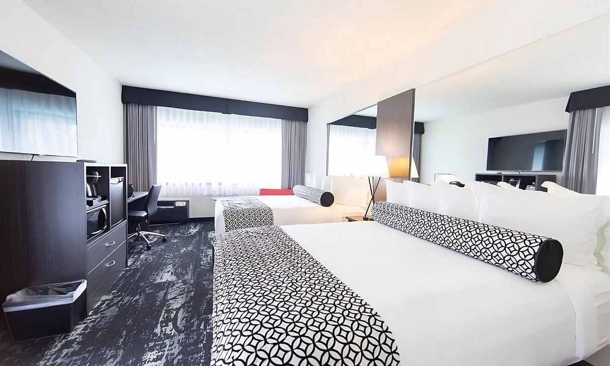 Riverside Hotel | Short Drive to Bing Crosby Theater! 2 Modern Units, Pet-Friendly